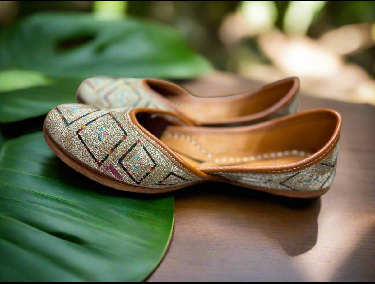 Handcrafted Embroidered Punjabi Juttis