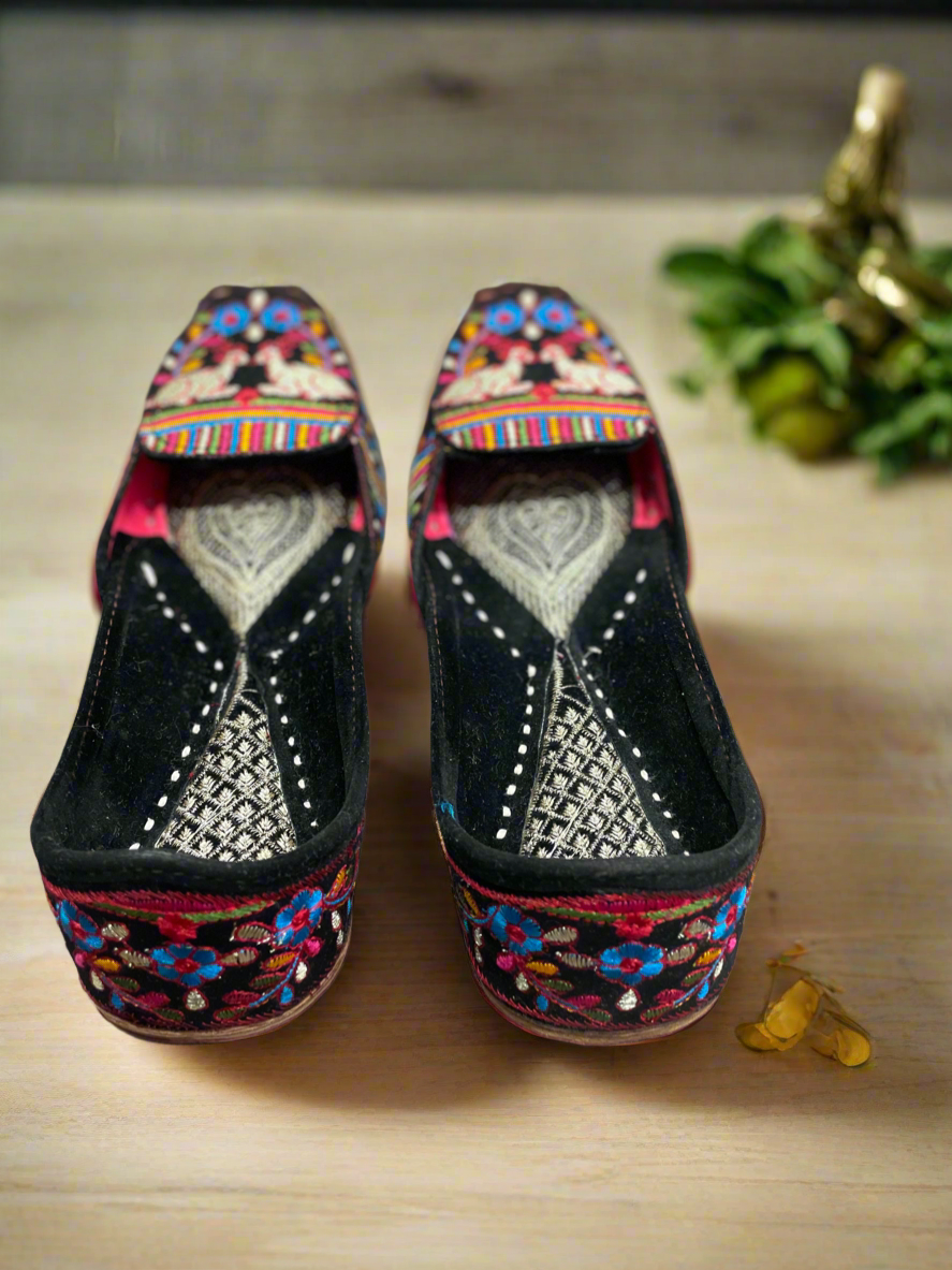 Traditional Handcrafted Embroidered Ethnic Jutti – Black Multicolor Design