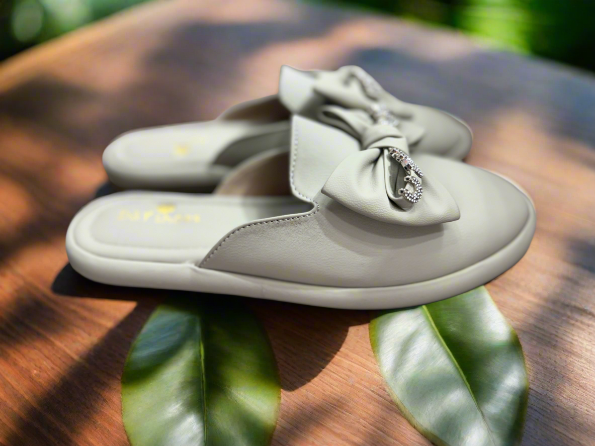 Women's Bow Slip-On Flats - Light Grey