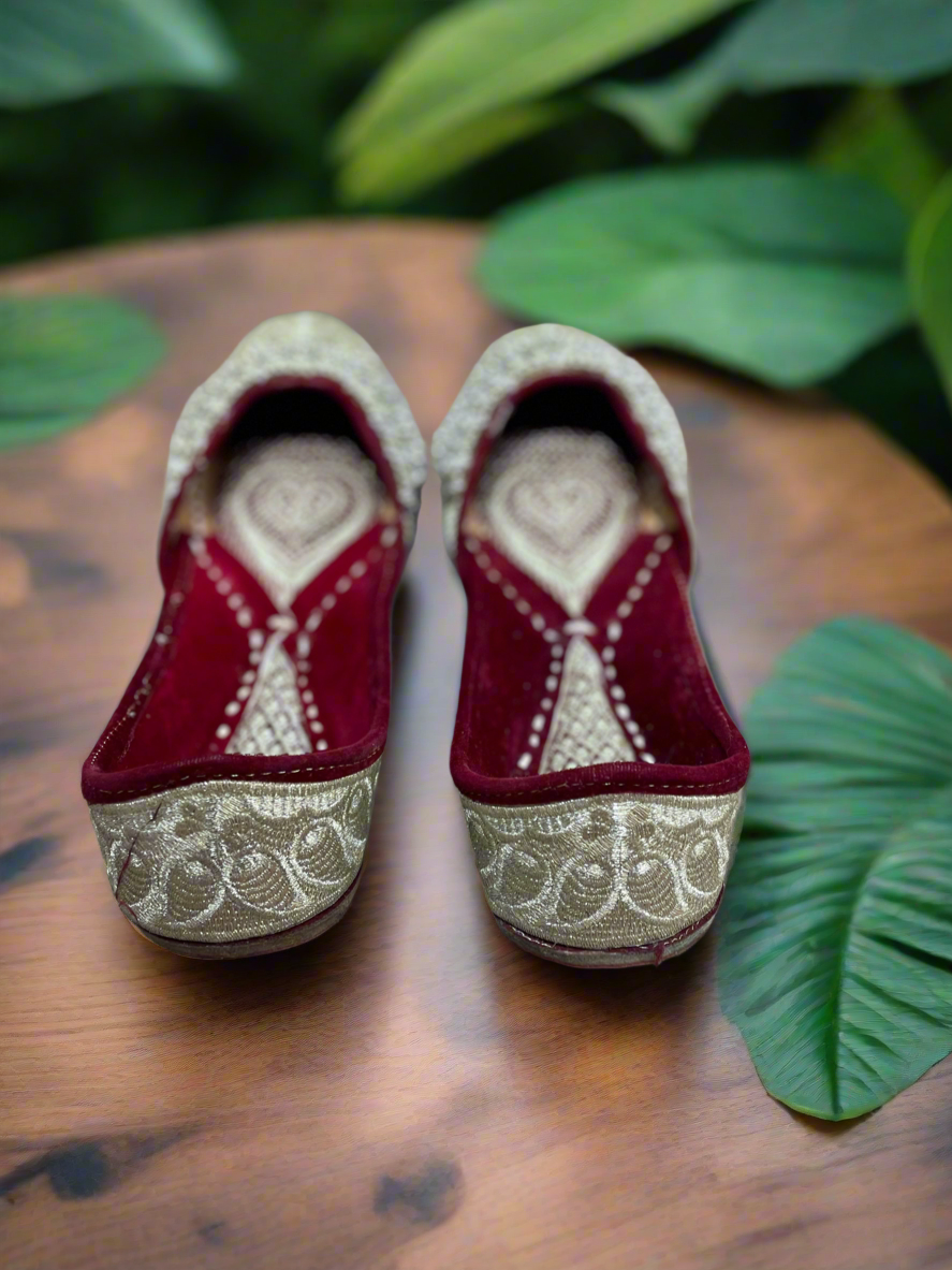 Vintage Style Maroon and Silver Mojaris