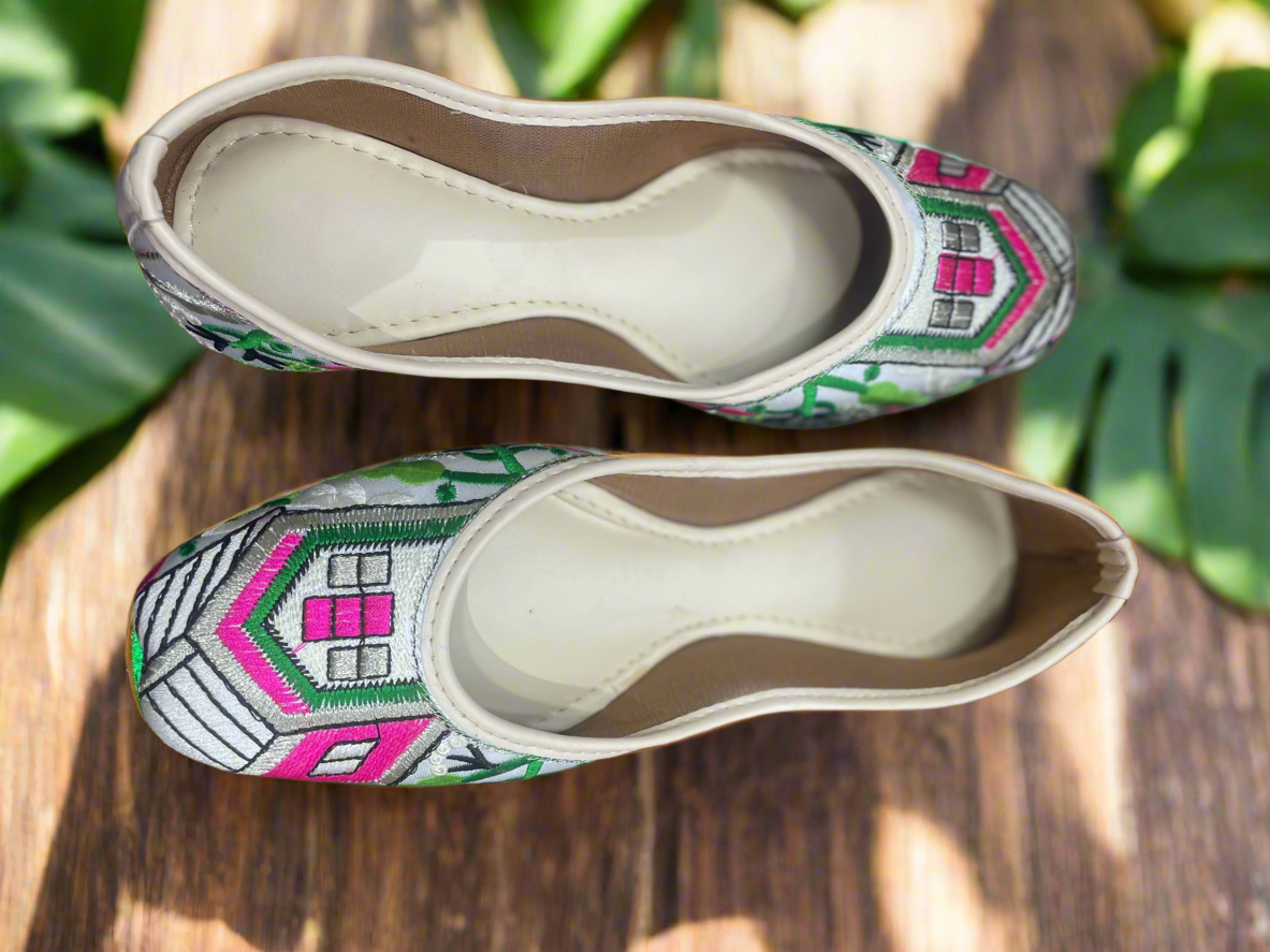 Handcrafted Ethnic Jutti with Colorful House Embroidery