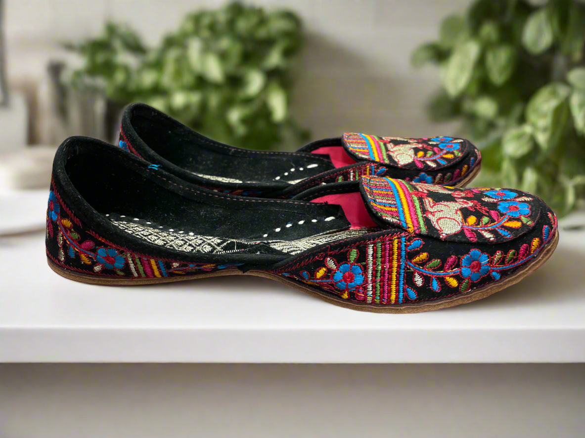 Traditional Handcrafted Embroidered Ethnic Jutti – Black Multicolor Design