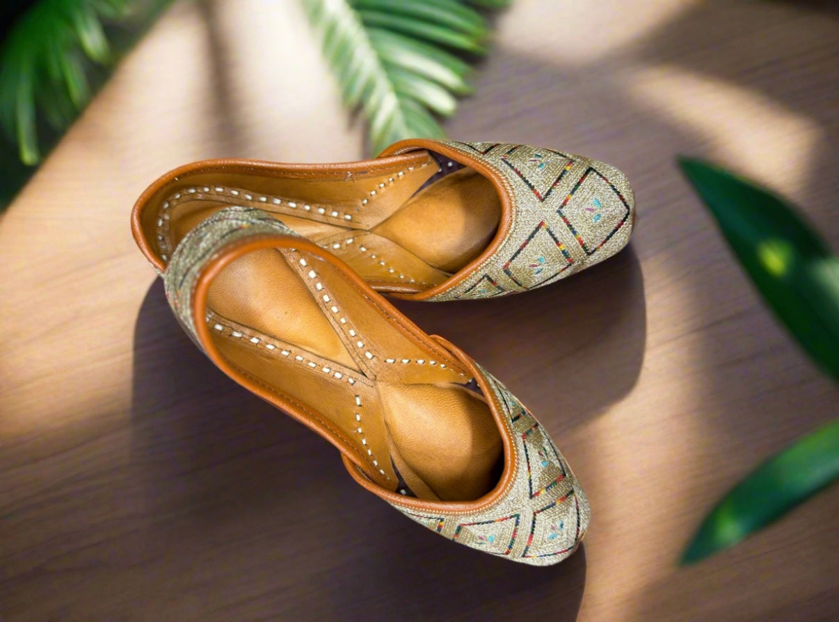 Handcrafted Embroidered Punjabi Juttis