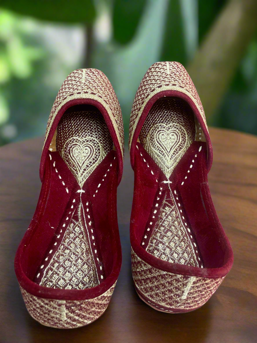 Majestic Maroon Velvet Jutti