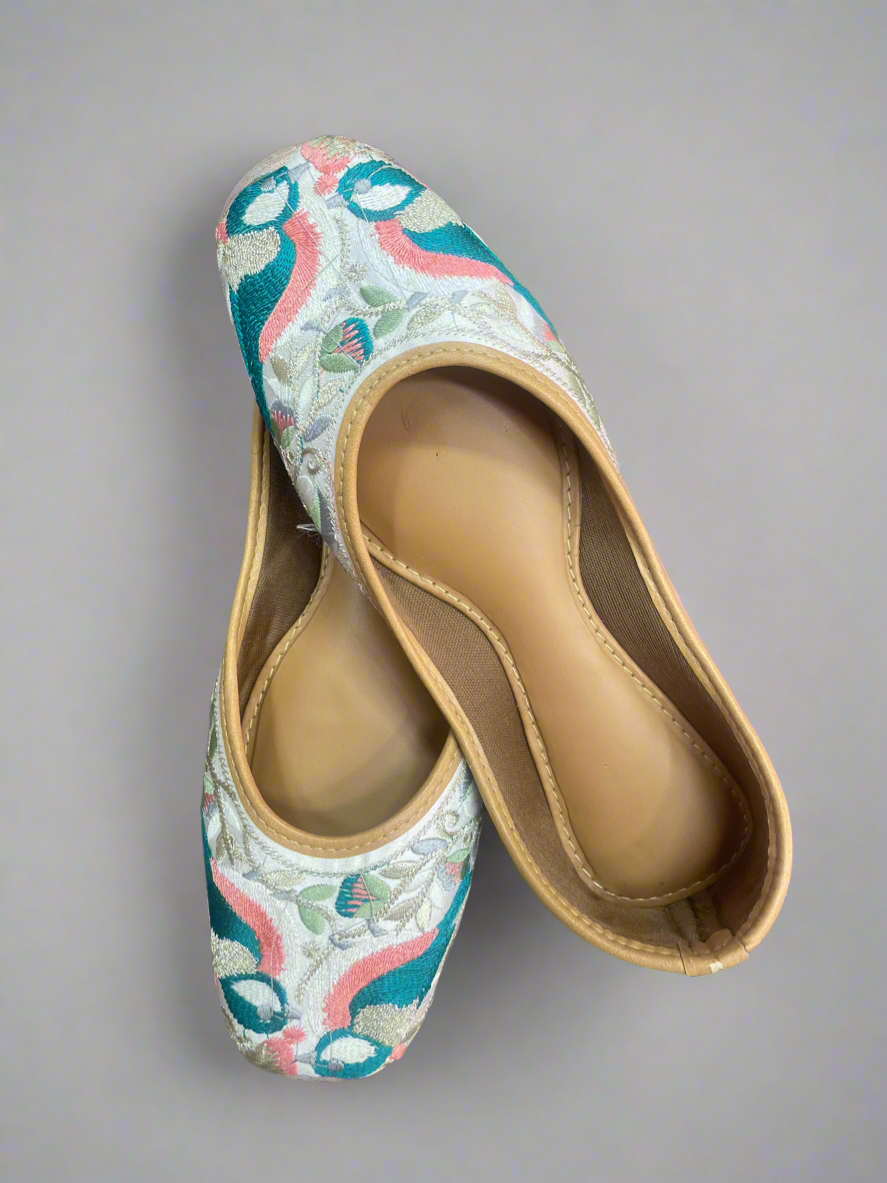 Boho Chic Embroidered Jutti