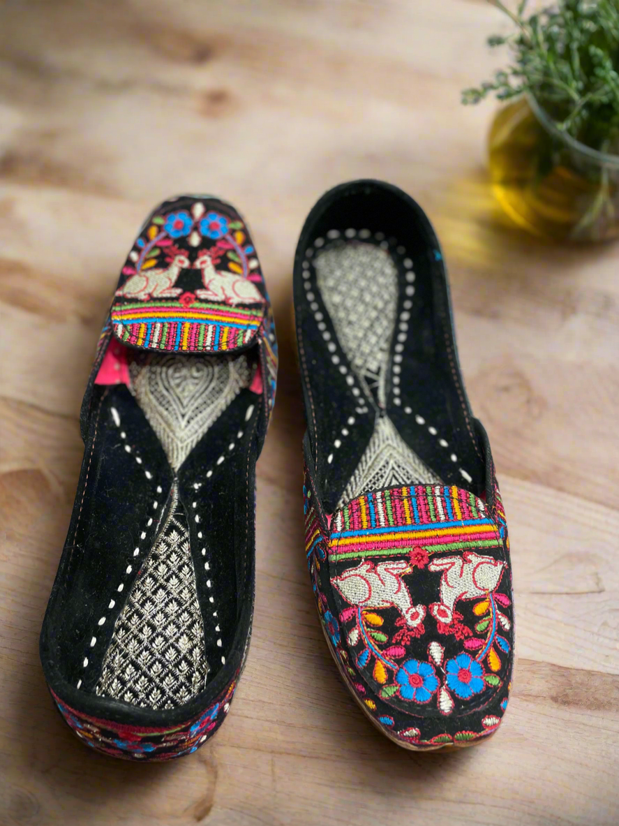 Traditional Handcrafted Embroidered Ethnic Jutti – Black Multicolor Design