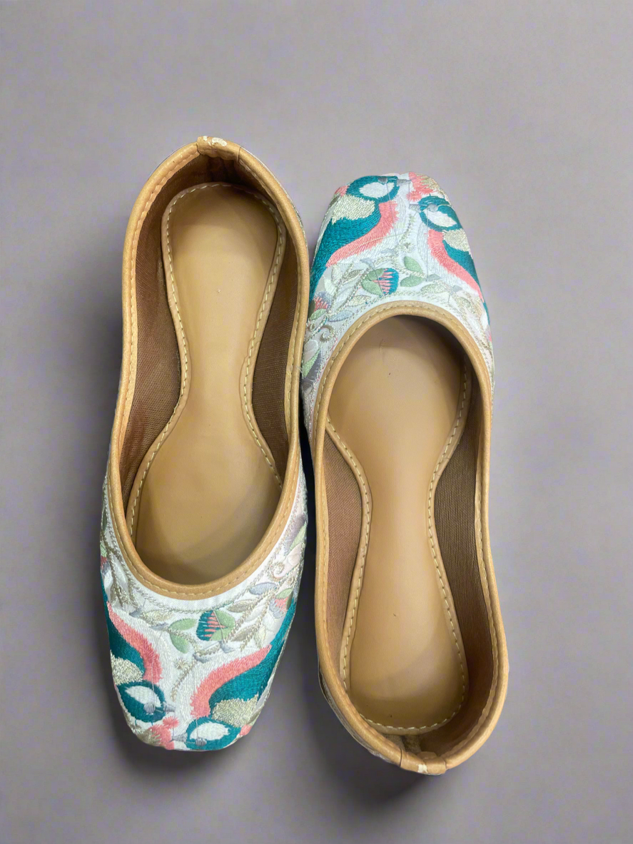 Boho Chic Embroidered Jutti
