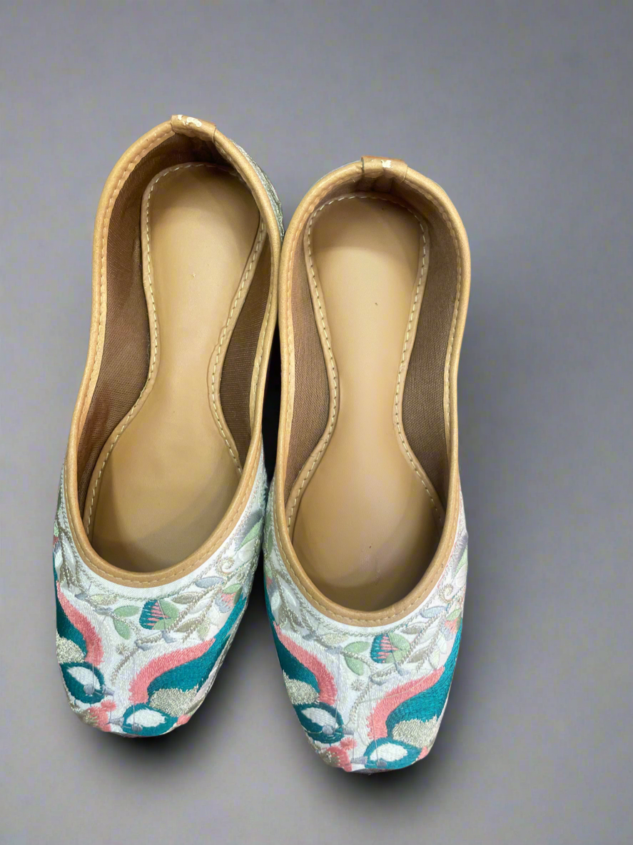 Boho Chic Embroidered Jutti