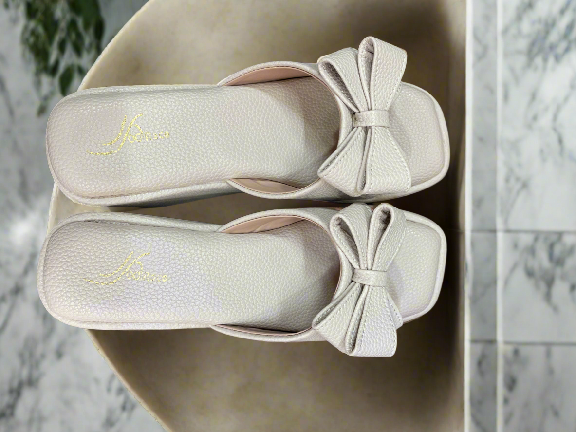 Elegant White Bow Platform Sliders