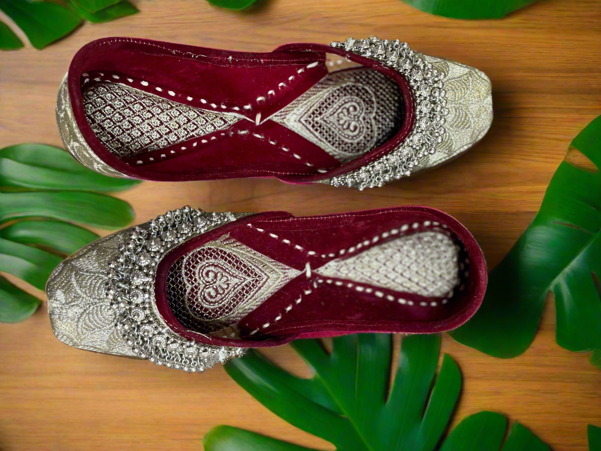 Vintage Style Maroon and Silver Mojaris