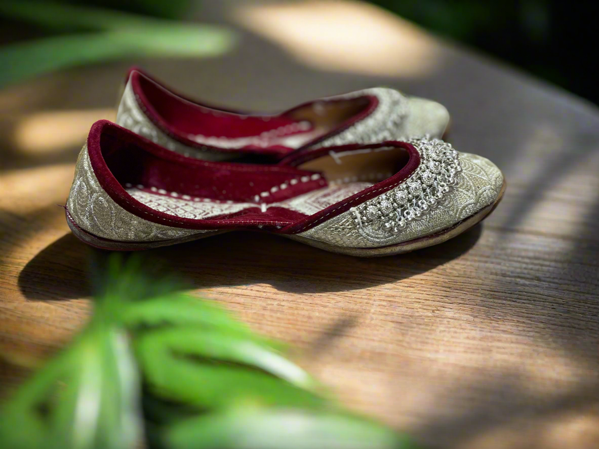 Vintage Style Maroon and Silver Mojaris