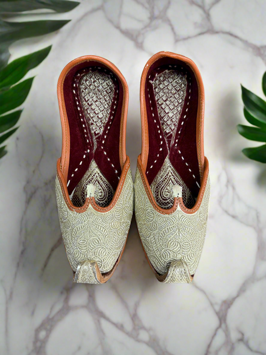 Golden Regal Embroidered jutti