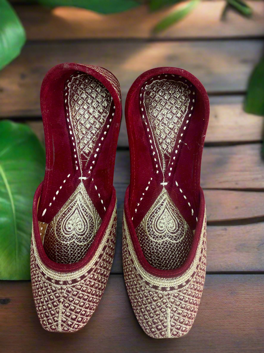 Majestic Maroon Velvet Jutti