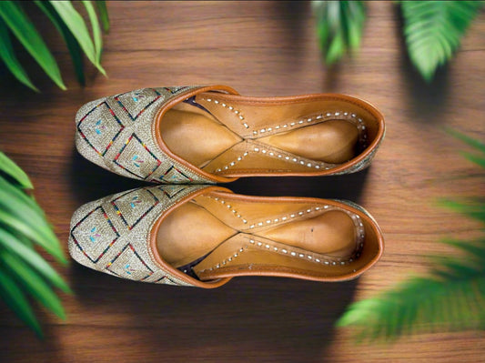 Handcrafted Embroidered Punjabi Juttis