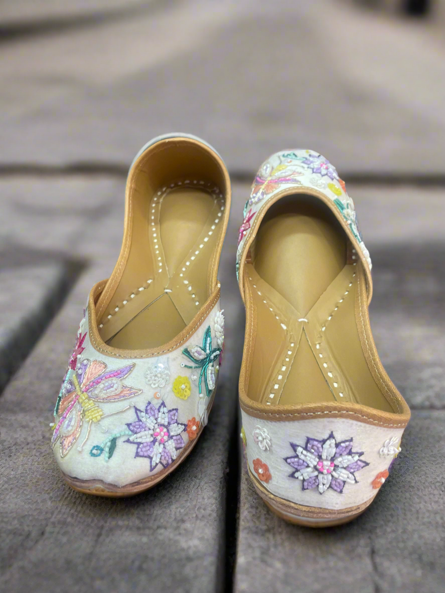 Floral Embroidered Jutti