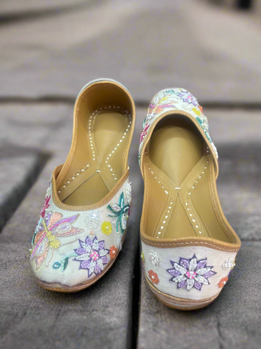 Floral Embroidered Jutti