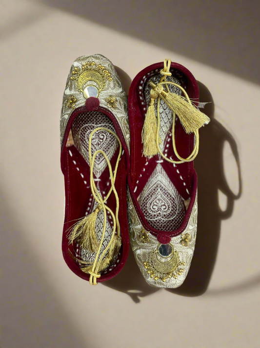 Royal Tassel Jutti