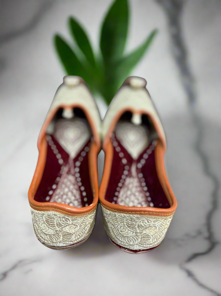 Golden Regal Embroidered jutti