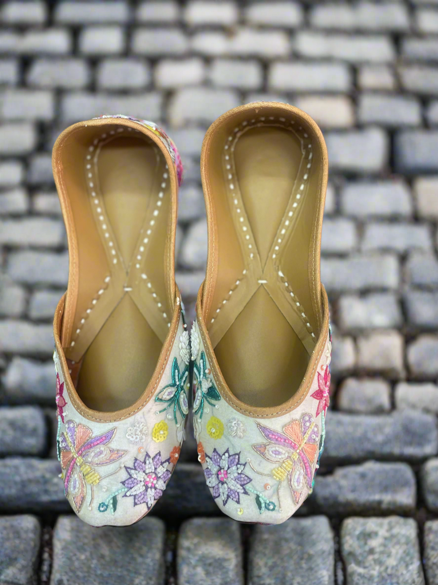 Floral Embroidered Jutti
