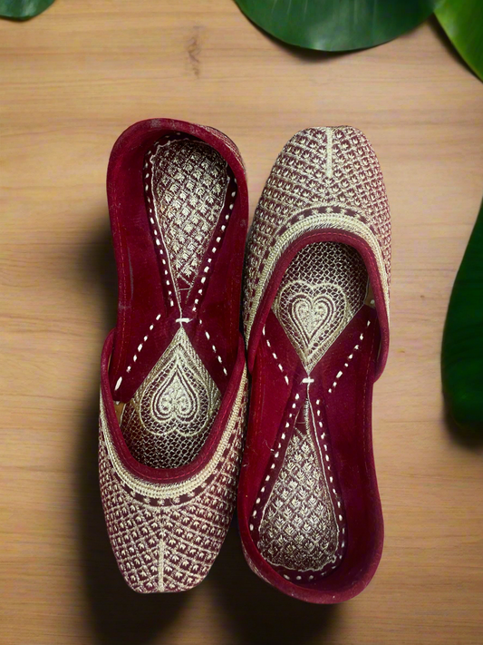 Majestic Maroon Velvet Jutti