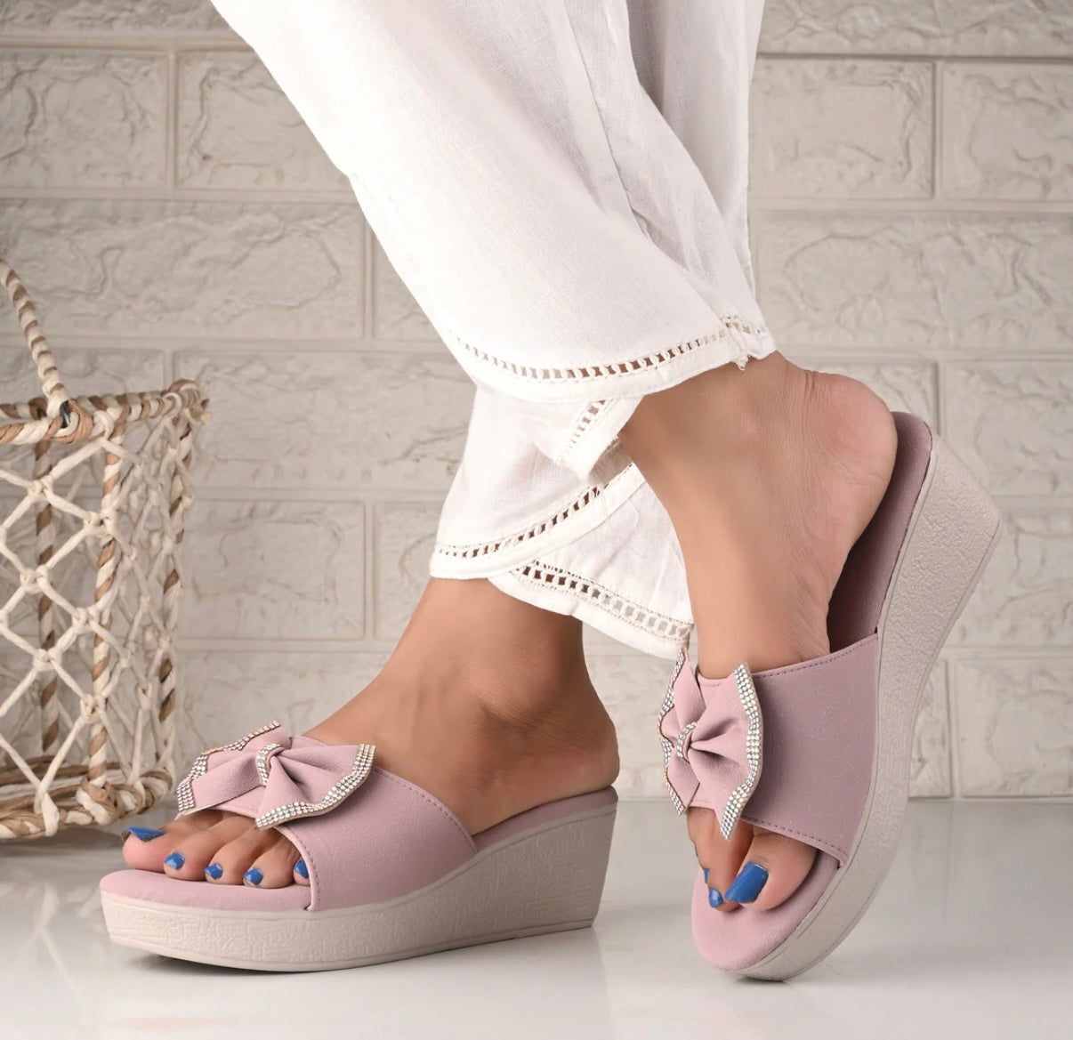 Elegant Lilac/Tan Bow Platform Slides