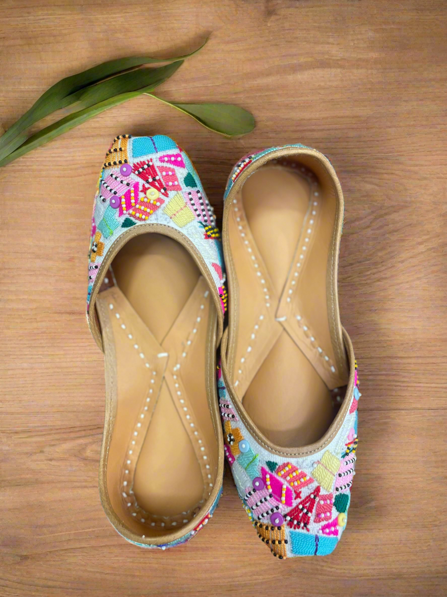 Handcrafted Embroidered Jutti