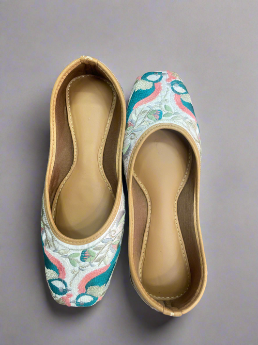 Boho Chic Embroidered Jutti