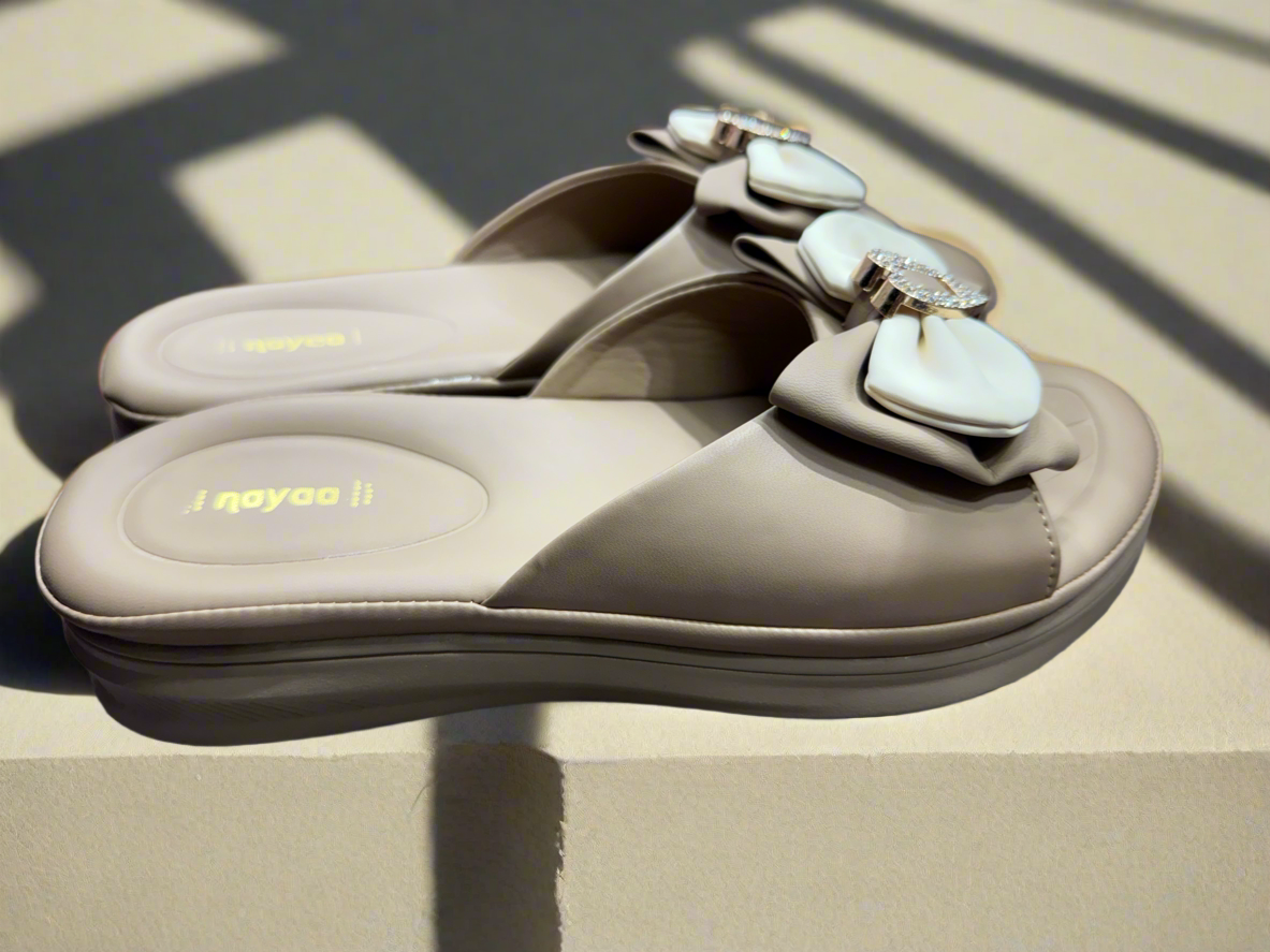 Elegant Bow Detail Comfort Slides