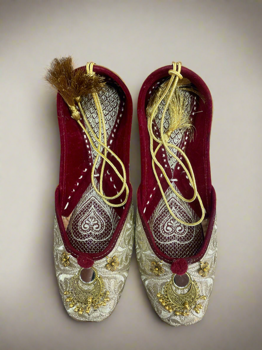 Royal Tassel Jutti