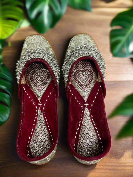 Vintage Style Maroon and Silver Mojaris
