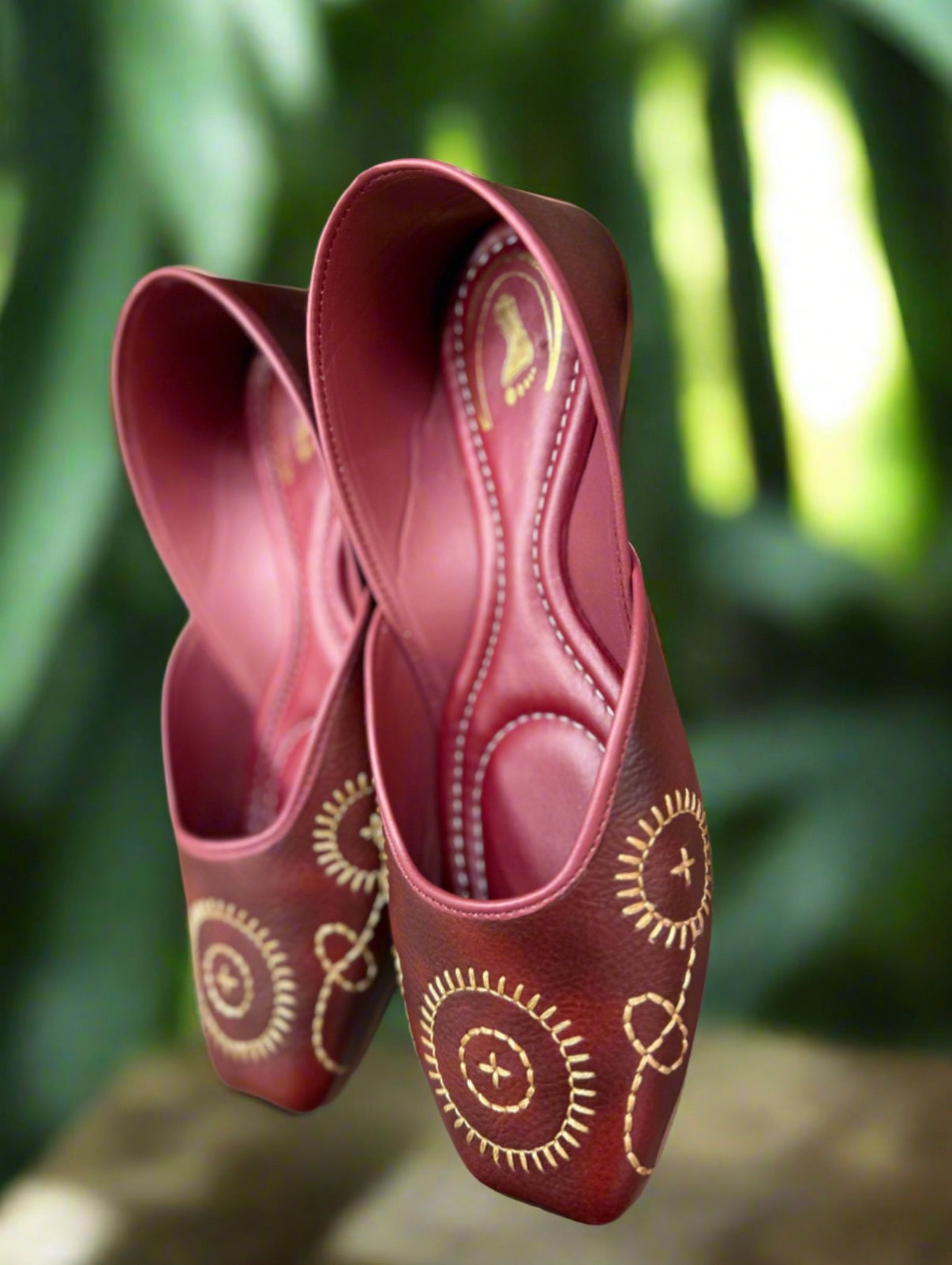 Handcrafted Maroon Embroidered Jutti