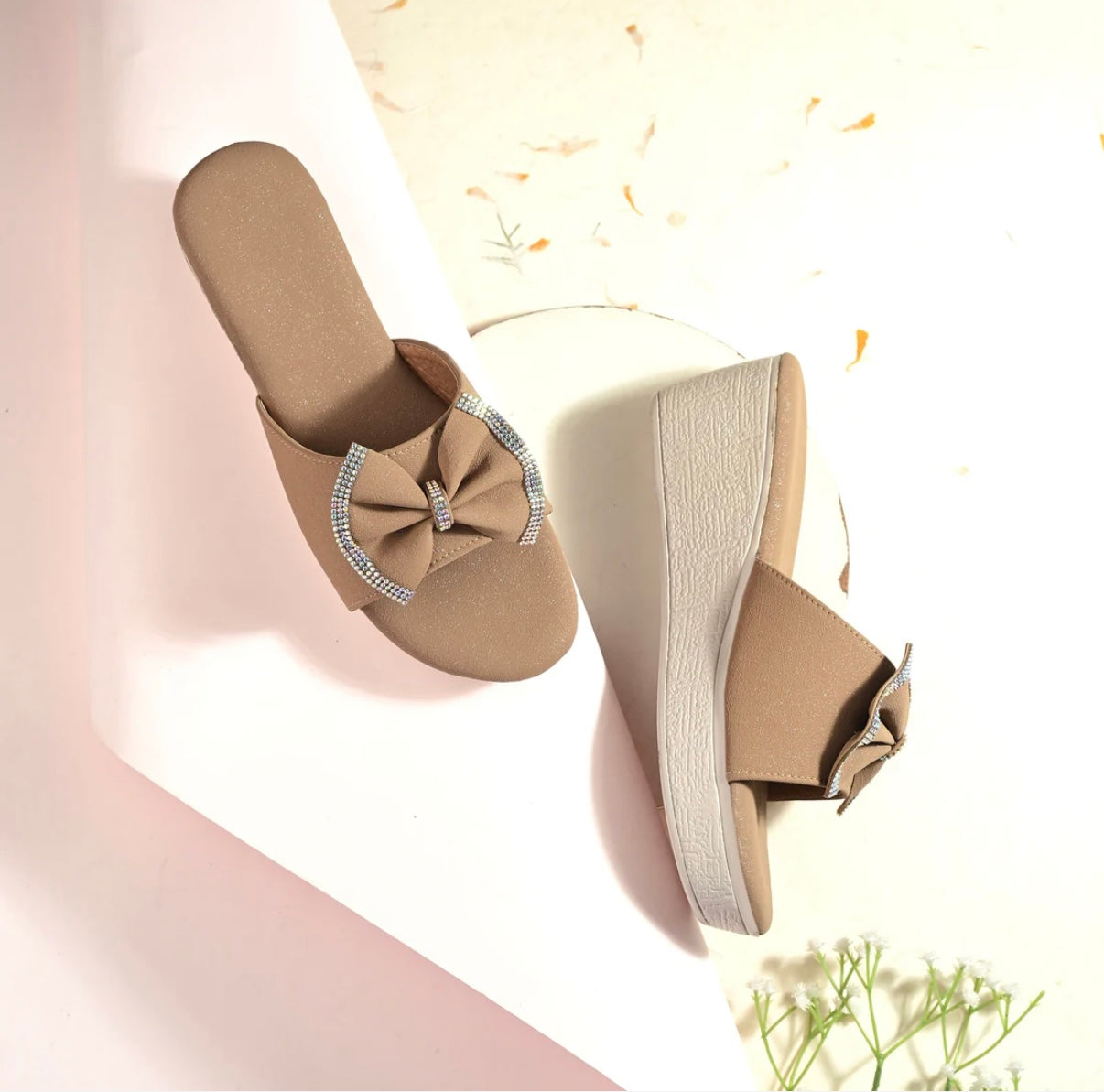Elegant Lilac/Tan Bow Platform Slides